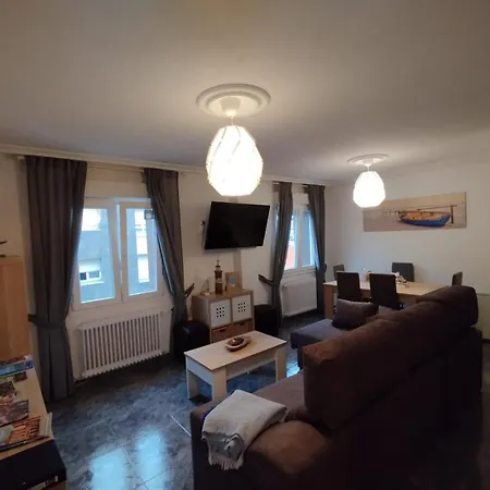 Plaza Fernando Vi Cerca Playa Arbeyal Apartamento Gijón