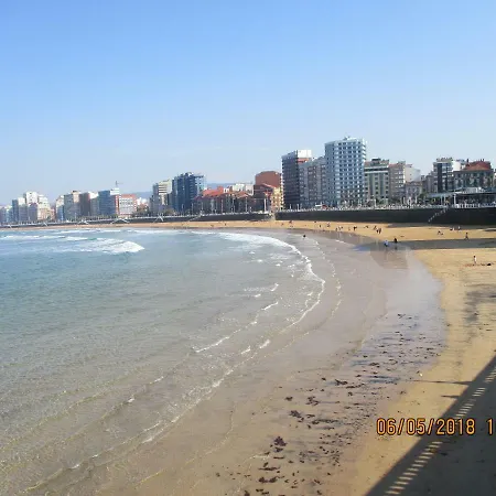Plaza Fernando Vi Cerca Playa Arbeyal