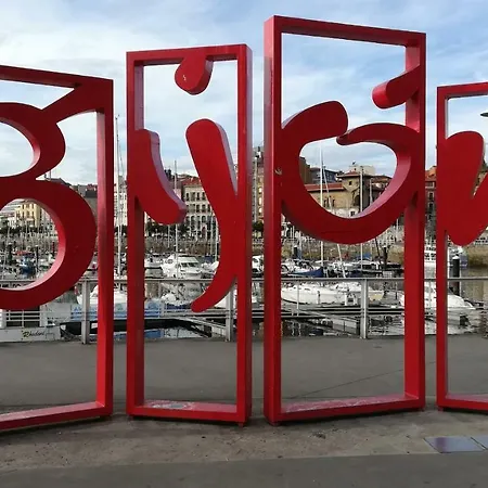 Plaza Fernando Vi Cerca Playa Arbeyal Gijón